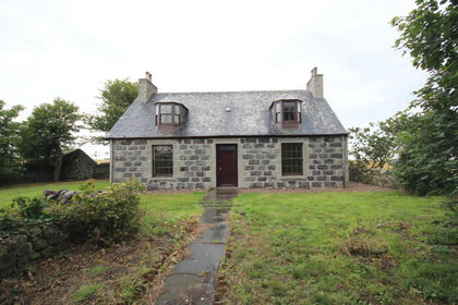 1 acre of Farmhouse for sale in Aberdeenshire North and Moray East