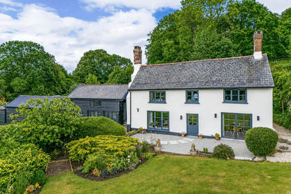 4.5 acres of Farmhouse for sale in Aylesbeare