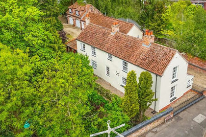 1 acre of House with Land for sale in Lambley