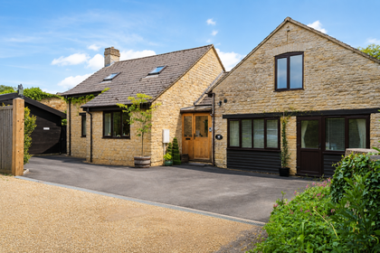 Barn Conversion for sale in Farthinghoe