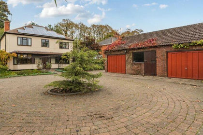3 acres of House with Land for sale in Sleaford
