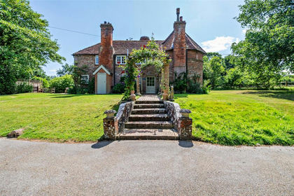 2.9 acres of House with Land for sale in Chiddingly