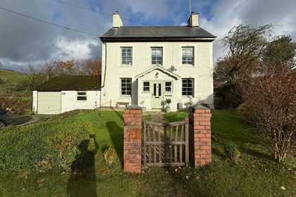 1 acre of House with Land for sale in Pontarfynach