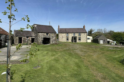 4.7 acres of Farmhouse for sale in Maenclochog
