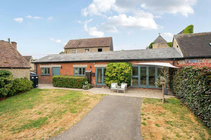 Barn Conversion for sale in Cardington