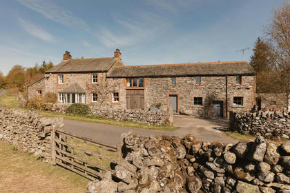 2.6 acres of Farmhouse for sale in Hutton