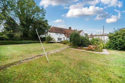1.3 acres of House with Land for sale in Hastingleigh