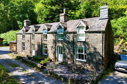 5 acres of House with Land for sale in Ganllwyd