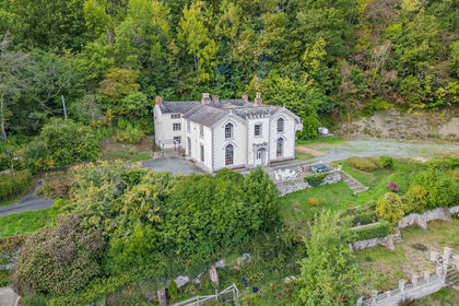 4 acres of Country Home for sale in Abermule with Llandyssil