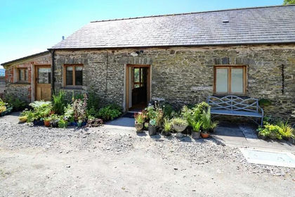 2.7 acres of Farmhouse for sale in Cynwyl Gaeo