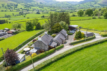 2 acres of House with Land for sale in Llanrhaeadr-ym-Mochnant