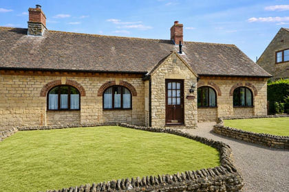 Barn Conversion for sale in Bredon