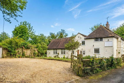 3 acres of House with Land for sale in Hastingleigh