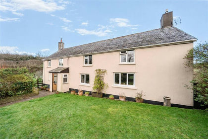 2.5 acres of Farmhouse for sale in Marwood