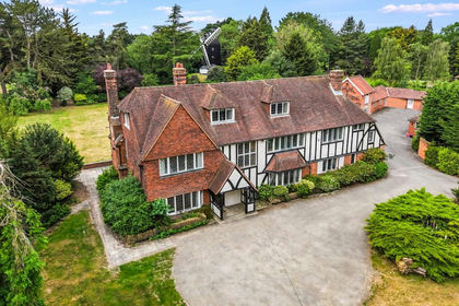 3 acres of Country Home for sale in Ingatestone and Fryerning