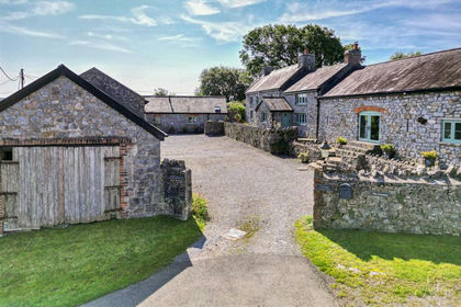 1.1 acres of House with Land for sale in Port Eynon