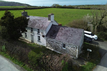 3 acres of Cottage for sale in Llandysiliogogo