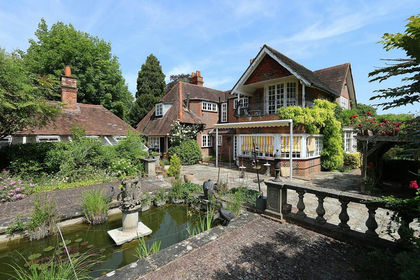 1.7 acres of House with Land for sale in Pangbourne