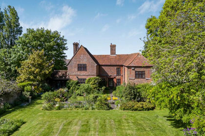 1.5 acres of House with Land for sale in Ellesborough