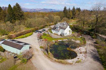 5.5 acres of House with Land for sale in Stirling and Strathallan