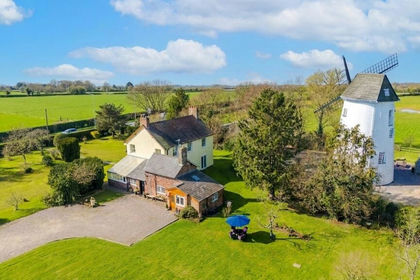 1 acre of Farmhouse for sale in Puddington