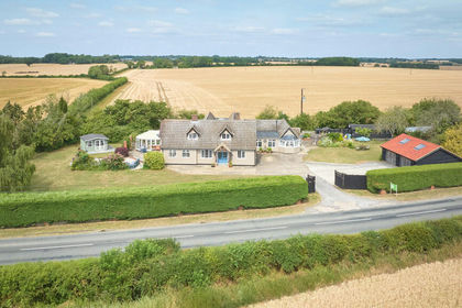 1.5 acres of House with Land for sale in Hundon