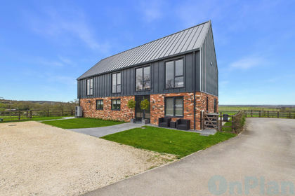 Barn Conversion for sale in Haynes
