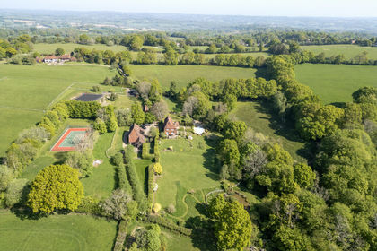 13.9 acres of Farmhouse for sale in Heathfield and Waldron