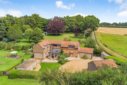 1.7 acres of Cottage for sale in Gunthorpe