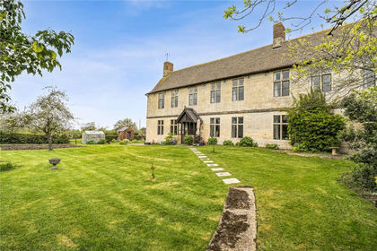 4.4 acres of Farmhouse for sale in Coaley