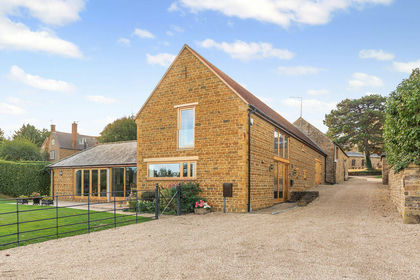2 acres of House with Land for sale in Wardington