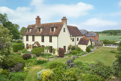 3.3 acres of Farmhouse for sale in Cowlinge