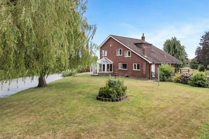 1.8 acres of House with Land for sale in Snarestone