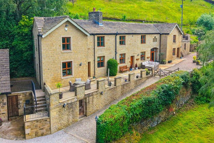 15 acres of House with Land for sale in Sutton