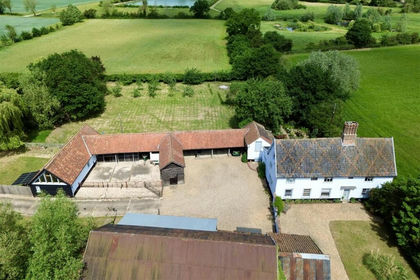 6.3 acres of Farmhouse for sale in Dickleburgh and Rushall