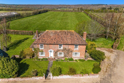 135.9 acres of Farmhouse for sale in Chilham