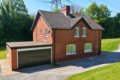 1 acre of House with Land for sale in Upton and North Elmsall