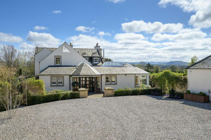 1.6 acres of House with Land for sale in Lothian East