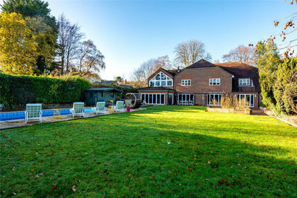 1 acre of House with Land for sale in Aspley Guise