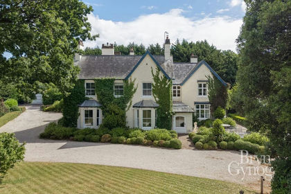 3.5 acres of Country Home for sale in Llansanffraid Glan Conwy