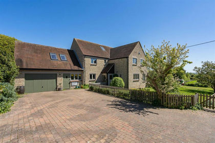 2.5 acres of House with Land for sale in Charlton-on-Otmoor