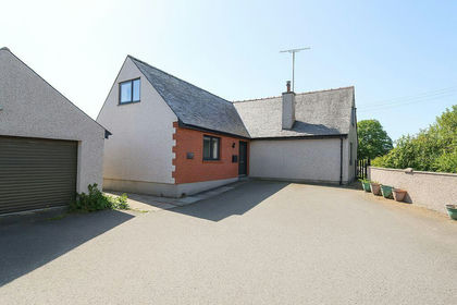 1.6 acres of Country Home for sale in Mechell