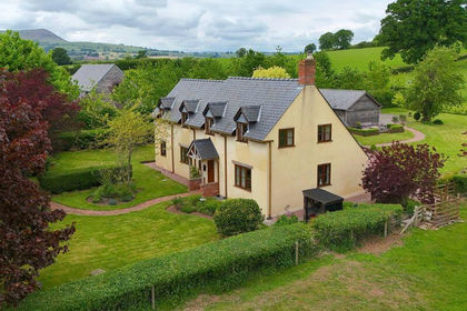 3 acres of Farmhouse for sale in Skenfrith