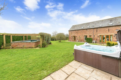 1 acre of Barn Conversion for sale in Maelor South