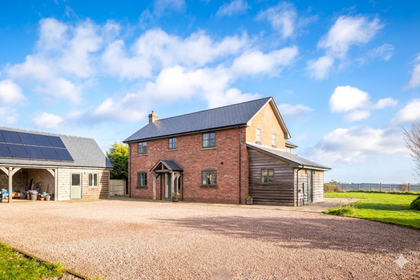 2.5 acres of House with Land for sale in Thornbury