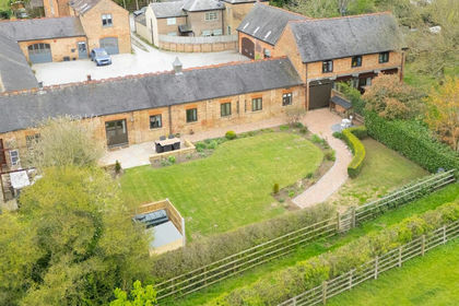 Barn Conversion for sale in Grandborough