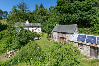 8.3 acres of Farmhouse for sale in Llanrhaeadr-ym-Mochnant