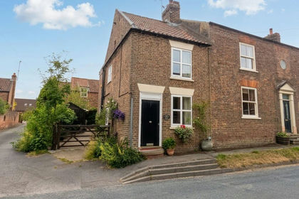 Cottage for sale in North Dalton