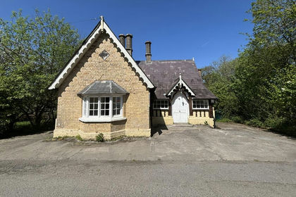 4.5 acres of House with Land for sale in Llanfihangel Aberbythych