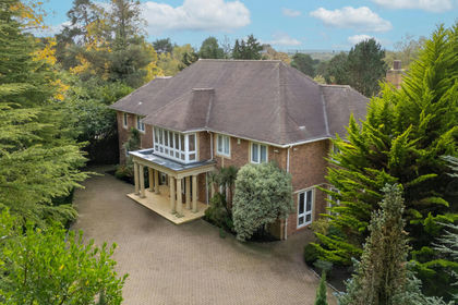 1 acre of House with Land for sale in Runnymede and Weybridge